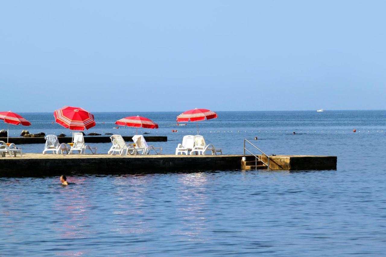 Apartments With A Parking Space Umag - 7666 Экстерьер фото